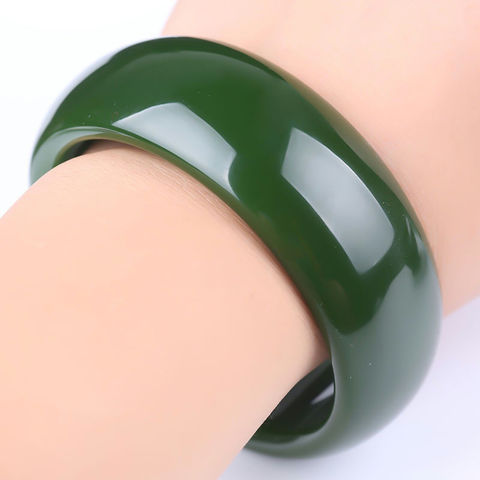 翡翠菠菜绿是什么颜色菠菜绿翡翠手镯价格-第2张图片-翡翠网 翡翠菠菜绿是什么颜色菠菜绿翡翠手镯价格-第2张图片-翡翠网