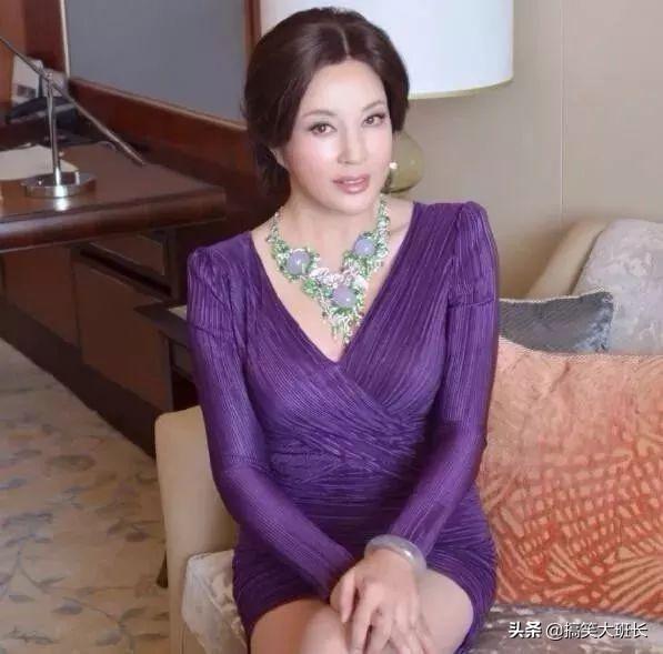 戴翡翠手镯认主人表现颈椎能带翡翠手镯吗-第3张图片-翡翠网 戴翡翠手镯认主人表现颈椎能带翡翠手镯吗-第3张图片-翡翠网