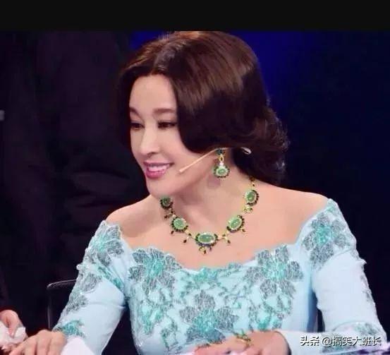 戴翡翠手镯认主人表现颈椎能带翡翠手镯吗-第4张图片-翡翠网 戴翡翠手镯认主人表现颈椎能带翡翠手镯吗-第4张图片-翡翠网