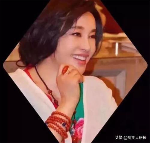 戴翡翠手镯认主人表现颈椎能带翡翠手镯吗-第7张图片-翡翠网 戴翡翠手镯认主人表现颈椎能带翡翠手镯吗-第7张图片-翡翠网