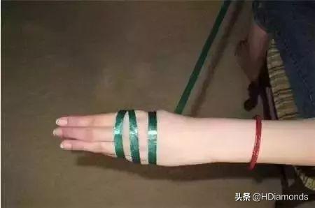 翡翠手镯待久了拿不下来怎么办翡翠手镯戴久了会越来越亮吗-第12张图片-翡翠网 翡翠手镯待久了拿不下来怎么办翡翠手镯戴久了会越来越亮吗-第12张图片-翡翠网