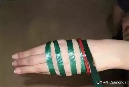 翡翠手镯待久了拿不下来怎么办翡翠手镯戴久了会越来越亮吗-第14张图片-翡翠网 翡翠手镯待久了拿不下来怎么办翡翠手镯戴久了会越来越亮吗-第14张图片-翡翠网