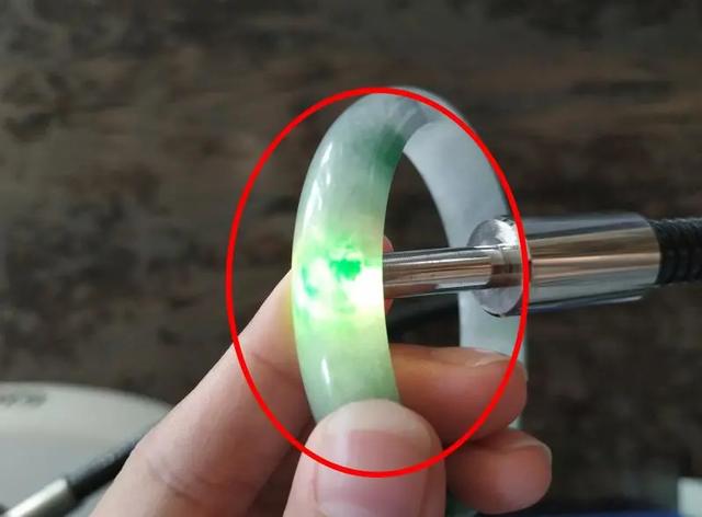 关于验证翡翠的专业知识的信息-第5张图片-翡翠网 关于验证翡翠的专业知识的信息-第5张图片-翡翠网