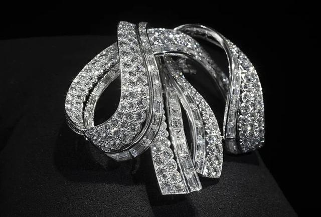 卡地亚项链love系列卡地亚钻石吊坠图片-第38张图片-翡翠网 卡地亚项链love系列卡地亚钻石吊坠图片-第38张图片-翡翠网