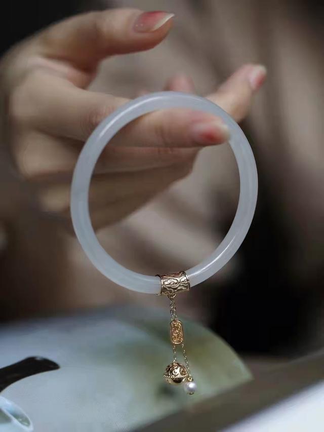 叮当镯一般多宽,翡翠手镯为什么叫叮当镯-第9张图片-翡翠网 叮当镯一般多宽,翡翠手镯为什么叫叮当镯-第9张图片-翡翠网