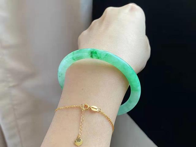 叮当镯一般多宽,翡翠手镯为什么叫叮当镯-第10张图片-翡翠网 叮当镯一般多宽,翡翠手镯为什么叫叮当镯-第10张图片-翡翠网