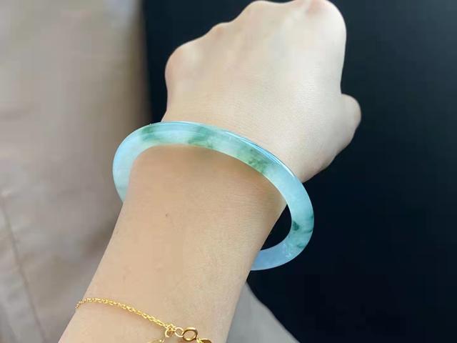 叮当镯一般多宽,翡翠手镯为什么叫叮当镯-第11张图片-翡翠网 叮当镯一般多宽,翡翠手镯为什么叫叮当镯-第11张图片-翡翠网