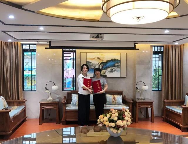 糯冰种翡翠吊坠多少钱,灵云翡翠如意图案挂件价格-第1张图片-翡翠网 糯冰种翡翠吊坠多少钱,灵云翡翠如意图案挂件价格-第1张图片-翡翠网