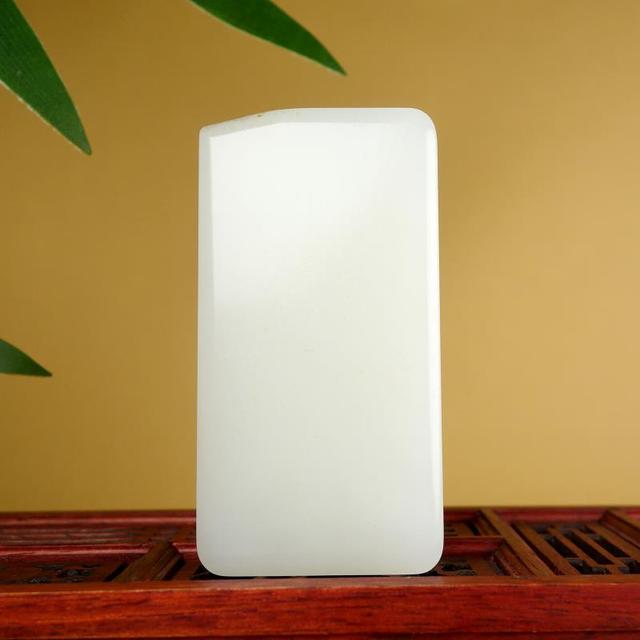 翡翠原石盘玩后会有变化吗盘玉的正确方法-第2张图片-翡翠网 翡翠原石盘玩后会有变化吗盘玉的正确方法-第2张图片-翡翠网