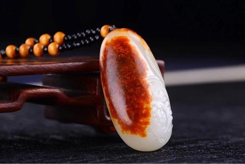 翡翠原石盘玩后会有变化吗盘玉的正确方法-第3张图片-翡翠网 翡翠原石盘玩后会有变化吗盘玉的正确方法-第3张图片-翡翠网