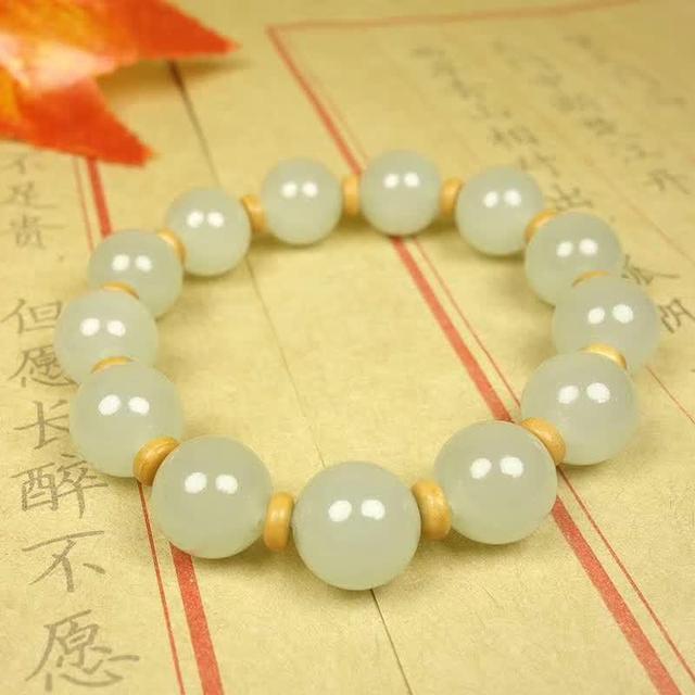 翡翠原石盘玩后会有变化吗盘玉的正确方法-第4张图片-翡翠网 翡翠原石盘玩后会有变化吗盘玉的正确方法-第4张图片-翡翠网