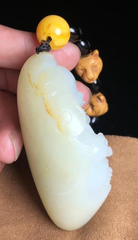 翡翠原石盘玩后会有变化吗盘玉的正确方法-第6张图片-翡翠网 翡翠原石盘玩后会有变化吗盘玉的正确方法-第6张图片-翡翠网