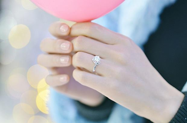 一克拉的钻石,婚戒-第4张图片-翡翠网 一克拉的钻石,婚戒-第4张图片-翡翠网