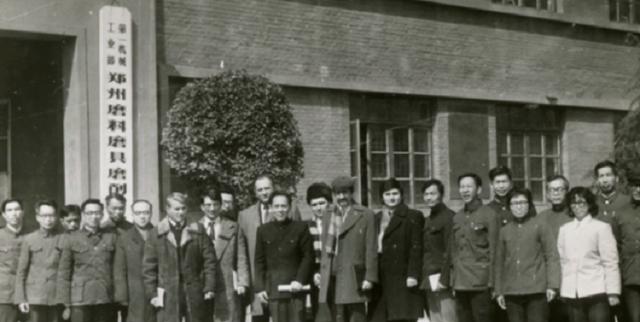 钻石一克值多少人民币,一克拉钻戒价格查询-第3张图片-翡翠网 钻石一克值多少人民币,一克拉钻戒价格查询-第3张图片-翡翠网