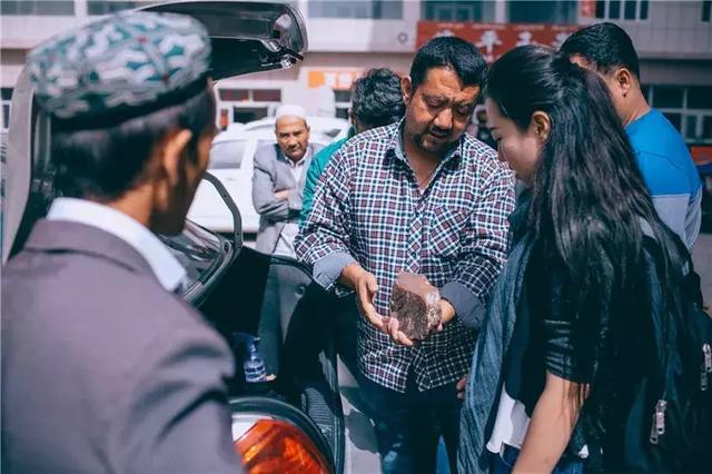 大马坎翡翠原石,翡翠原石莫西-第4张图片-翡翠网 大马坎翡翠原石,翡翠原石莫西-第4张图片-翡翠网