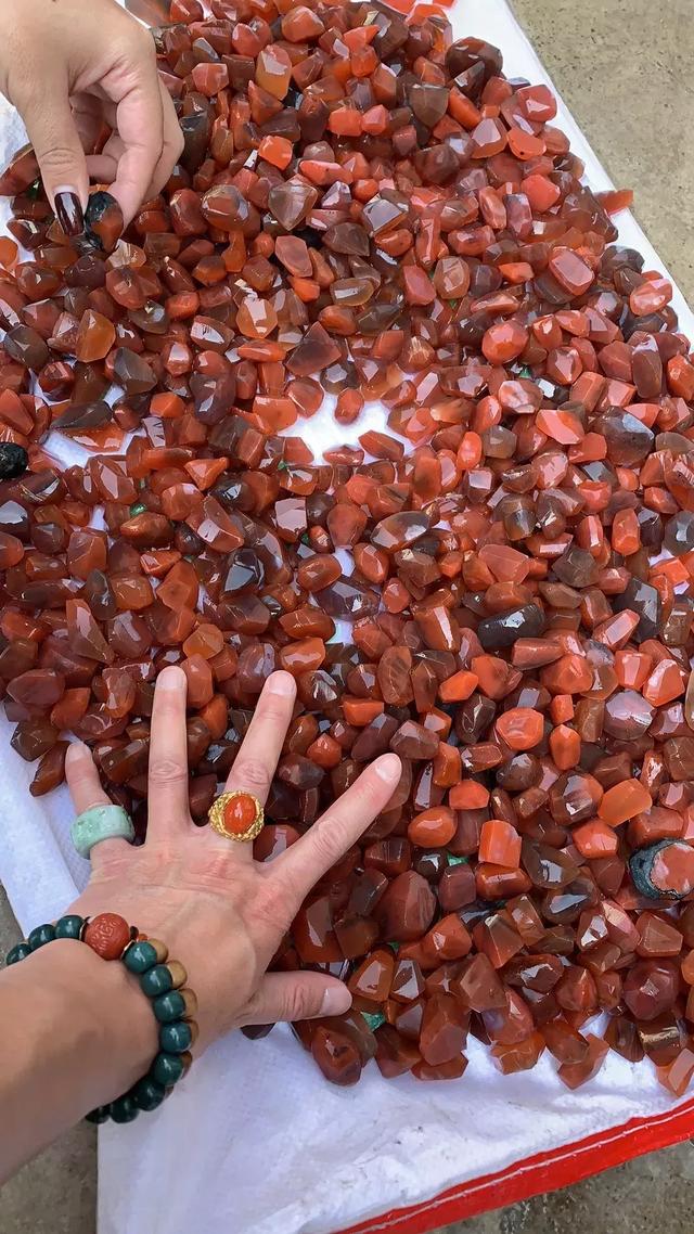 大马坎翡翠原石,翡翠原石莫西-第42张图片-翡翠网 大马坎翡翠原石,翡翠原石莫西-第42张图片-翡翠网