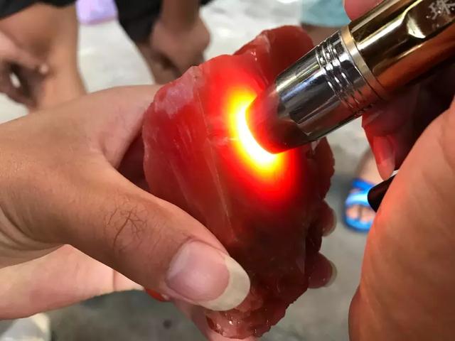 大马坎翡翠原石,翡翠原石莫西-第45张图片-翡翠网 大马坎翡翠原石,翡翠原石莫西-第45张图片-翡翠网