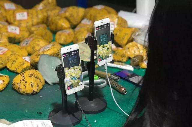 关于新昌明料翡翠原石的信息-第1张图片-翡翠网 关于新昌明料翡翠原石的信息-第1张图片-翡翠网