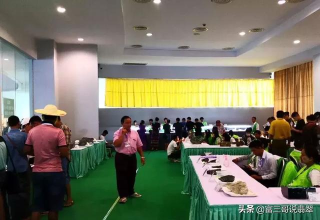 高档翡翠种原石,祖母绿翡翠原石-第1张图片-翡翠网 高档翡翠种原石,祖母绿翡翠原石-第1张图片-翡翠网