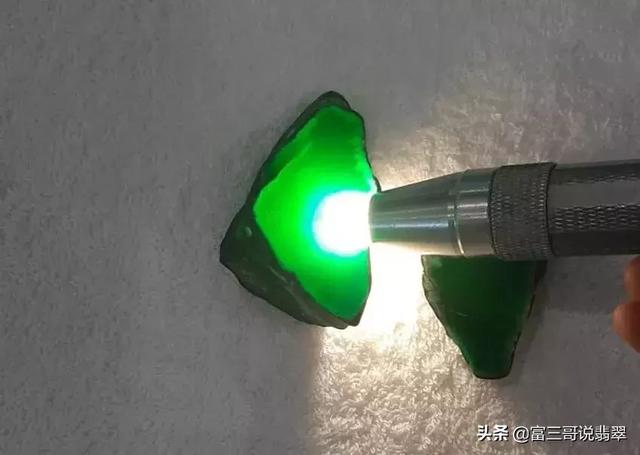 高档翡翠种原石,祖母绿翡翠原石-第7张图片-翡翠网 高档翡翠种原石,祖母绿翡翠原石-第7张图片-翡翠网