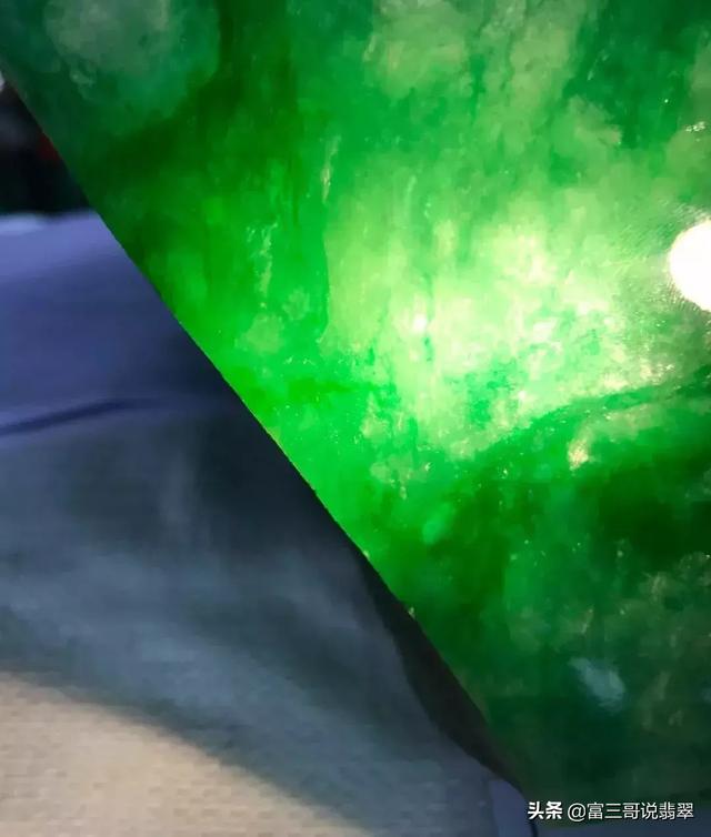 高档翡翠种原石,祖母绿翡翠原石-第17张图片-翡翠网 高档翡翠种原石,祖母绿翡翠原石-第17张图片-翡翠网