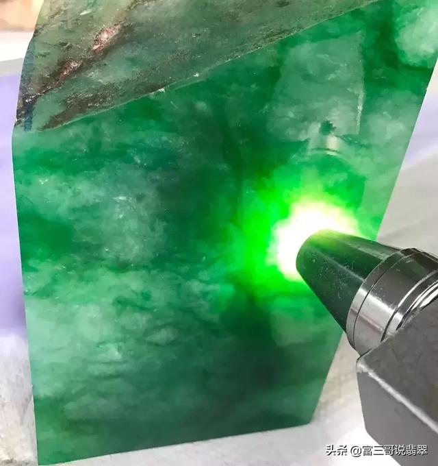 高档翡翠种原石,祖母绿翡翠原石-第18张图片-翡翠网 高档翡翠种原石,祖母绿翡翠原石-第18张图片-翡翠网