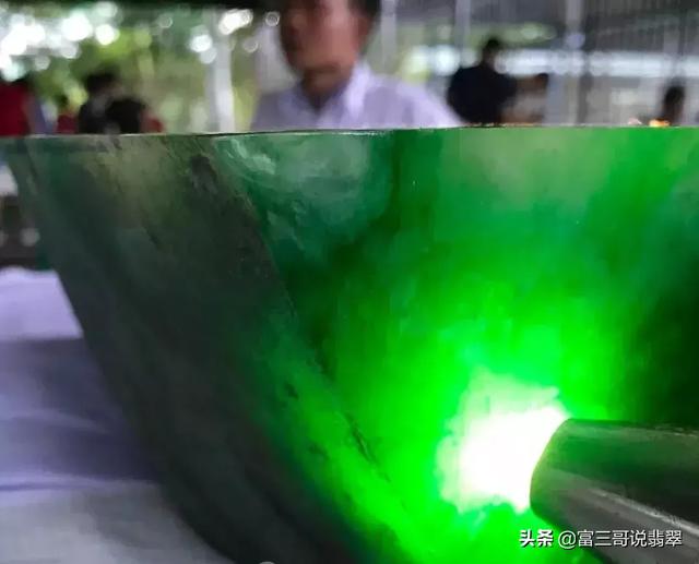 高档翡翠种原石,祖母绿翡翠原石-第19张图片-翡翠网 高档翡翠种原石,祖母绿翡翠原石-第19张图片-翡翠网