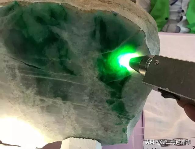 高档翡翠种原石,祖母绿翡翠原石-第27张图片-翡翠网 高档翡翠种原石,祖母绿翡翠原石-第27张图片-翡翠网