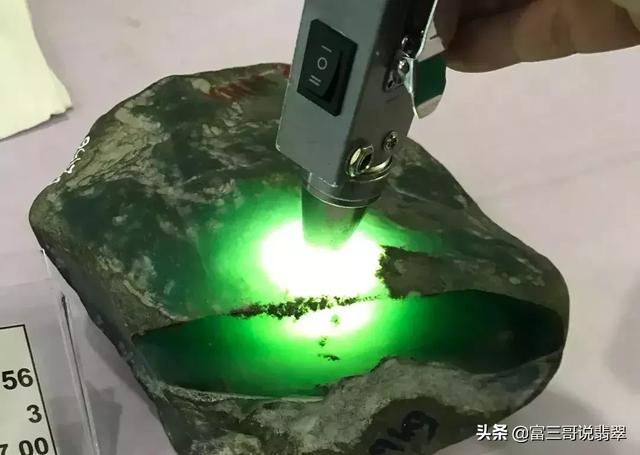 高档翡翠种原石,祖母绿翡翠原石-第34张图片-翡翠网 高档翡翠种原石,祖母绿翡翠原石-第34张图片-翡翠网