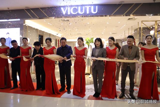 中高档首饰品牌个性定制钻戒-第1张图片-翡翠网 中高档首饰品牌个性定制钻戒-第1张图片-翡翠网