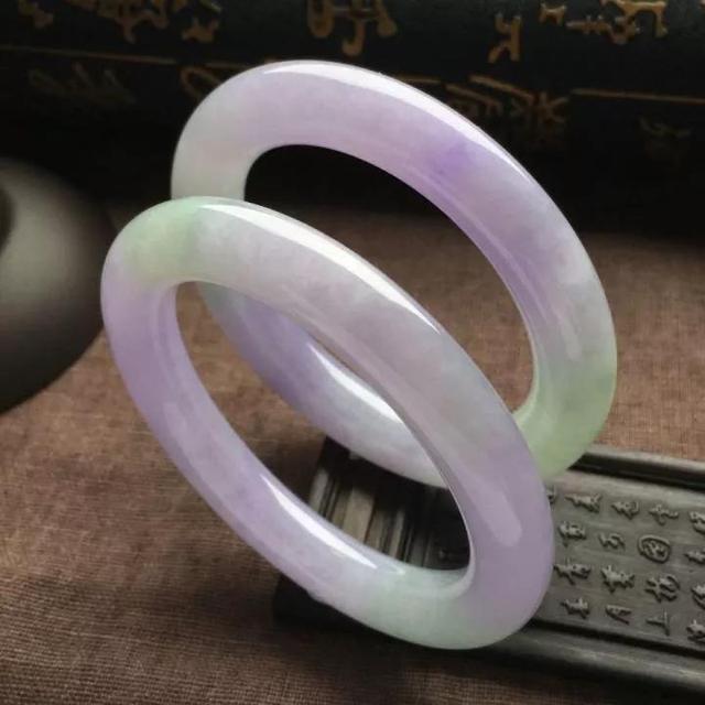 翡绿翡翠手镯图片翡翠手镯阳绿价格-第3张图片-翡翠网 翡绿翡翠手镯图片翡翠手镯阳绿价格-第3张图片-翡翠网