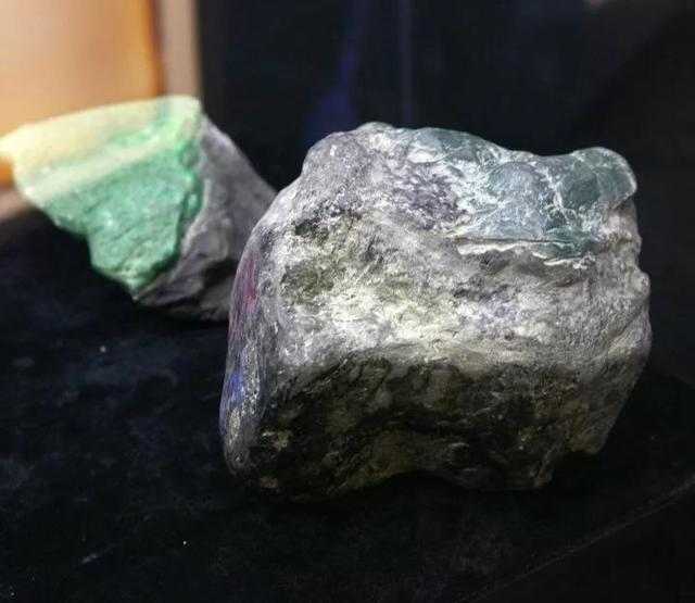 翡绿翡翠手镯图片翡翠手镯阳绿价格-第5张图片-翡翠网 翡绿翡翠手镯图片翡翠手镯阳绿价格-第5张图片-翡翠网