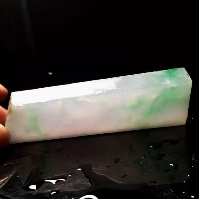 翡绿翡翠手镯图片翡翠手镯阳绿价格-第11张图片-翡翠网 翡绿翡翠手镯图片翡翠手镯阳绿价格-第11张图片-翡翠网