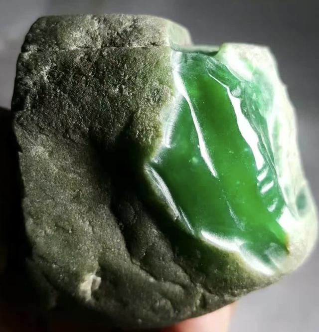 翡翠为什么要选择原石,翡翠原石古代切割-第2张图片-翡翠网 翡翠为什么要选择原石,翡翠原石古代切割-第2张图片-翡翠网