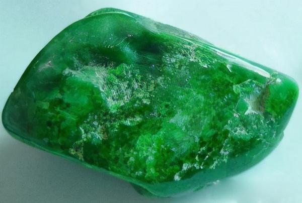 贵州翠玉对人有没有害贵州翡翠原石在哪里-第1张图片-翡翠网 贵州翠玉对人有没有害贵州翡翠原石在哪里-第1张图片-翡翠网