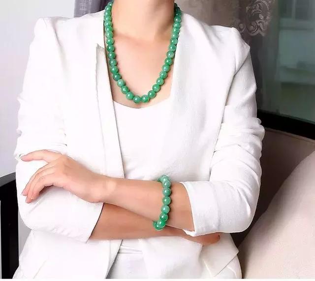 翡翠的专业知识和语术,翡翠圆珠知识点-第1张图片-翡翠网 翡翠的专业知识和语术,翡翠圆珠知识点-第1张图片-翡翠网