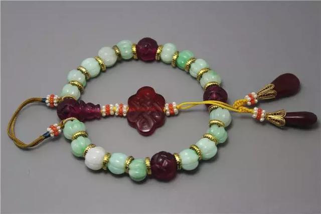 翡翠的专业知识和语术,翡翠圆珠知识点-第4张图片-翡翠网 翡翠的专业知识和语术,翡翠圆珠知识点-第4张图片-翡翠网