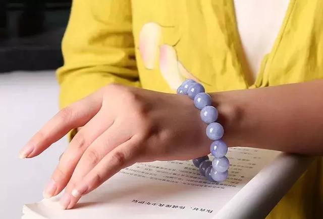 翡翠的专业知识和语术,翡翠圆珠知识点-第5张图片-翡翠网 翡翠的专业知识和语术,翡翠圆珠知识点-第5张图片-翡翠网