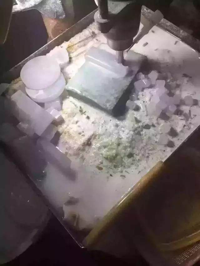 翡翠的专业知识和语术,翡翠圆珠知识点-第6张图片-翡翠网 翡翠的专业知识和语术,翡翠圆珠知识点-第6张图片-翡翠网