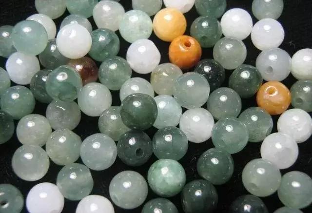 翡翠的专业知识和语术,翡翠圆珠知识点-第7张图片-翡翠网 翡翠的专业知识和语术,翡翠圆珠知识点-第7张图片-翡翠网