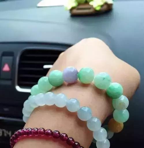 翡翠的专业知识和语术,翡翠圆珠知识点-第12张图片-翡翠网 翡翠的专业知识和语术,翡翠圆珠知识点-第12张图片-翡翠网