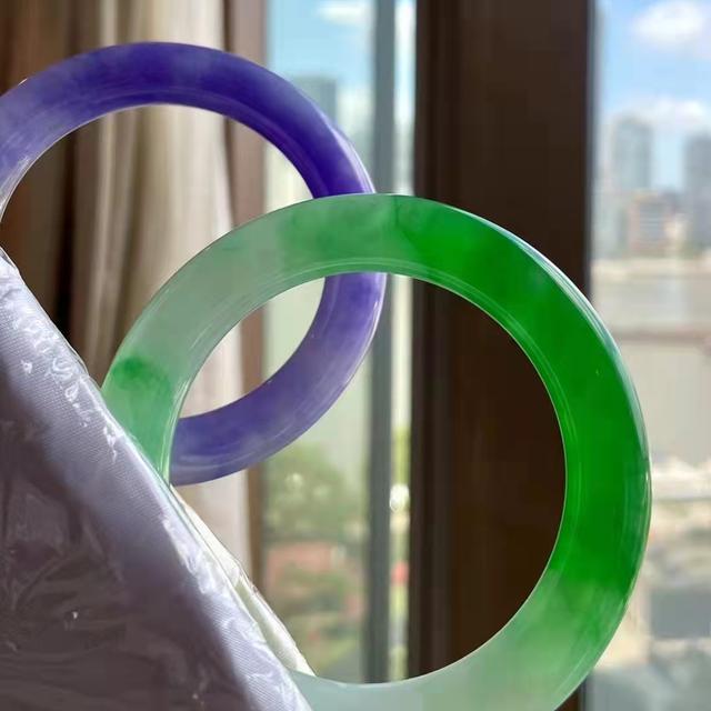 关于黑色翡翠手镯叫什么的信息-第1张图片-翡翠网 关于黑色翡翠手镯叫什么的信息-第1张图片-翡翠网