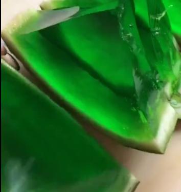 黑皮翡翠原石,压箱底翡翠原石-第3张图片-翡翠网 黑皮翡翠原石,压箱底翡翠原石-第3张图片-翡翠网