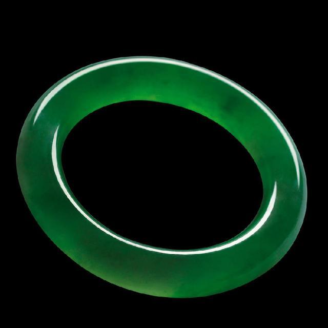 黑皮翡翠原石,压箱底翡翠原石-第5张图片-翡翠网 黑皮翡翠原石,压箱底翡翠原石-第5张图片-翡翠网