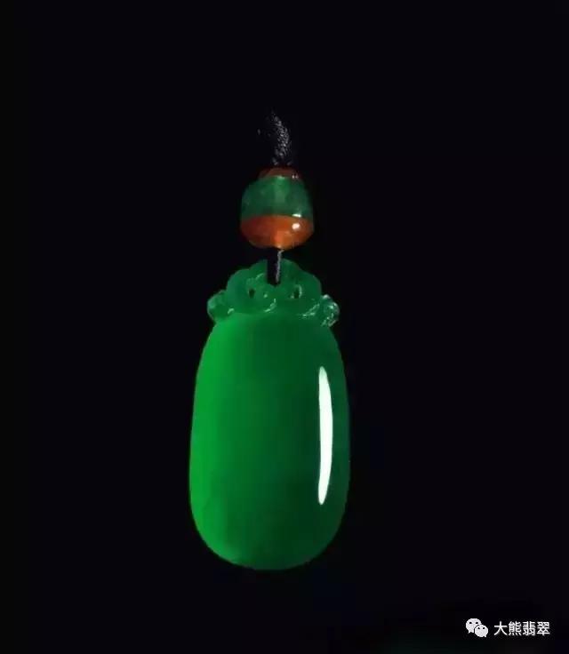 黑皮翡翠原石,压箱底翡翠原石-第12张图片-翡翠网 黑皮翡翠原石,压箱底翡翠原石-第12张图片-翡翠网