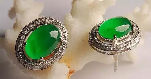 黑皮翡翠原石,压箱底翡翠原石-第13张图片-翡翠网 黑皮翡翠原石,压箱底翡翠原石-第13张图片-翡翠网