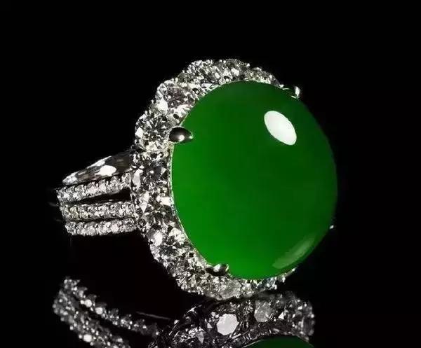 黑皮翡翠原石,压箱底翡翠原石-第15张图片-翡翠网 黑皮翡翠原石,压箱底翡翠原石-第15张图片-翡翠网