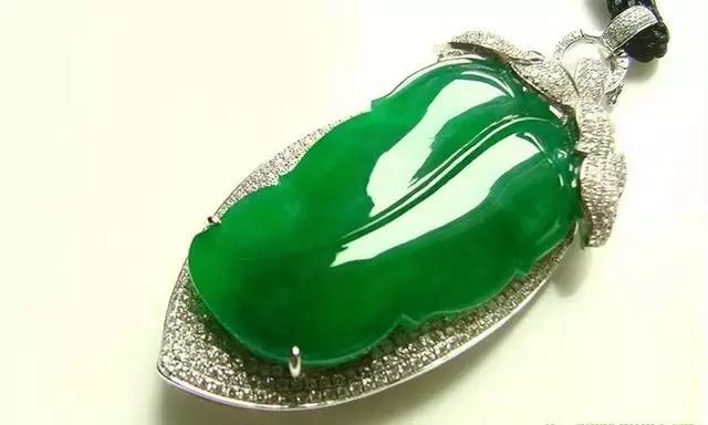 黑皮翡翠原石,压箱底翡翠原石-第19张图片-翡翠网 黑皮翡翠原石,压箱底翡翠原石-第19张图片-翡翠网