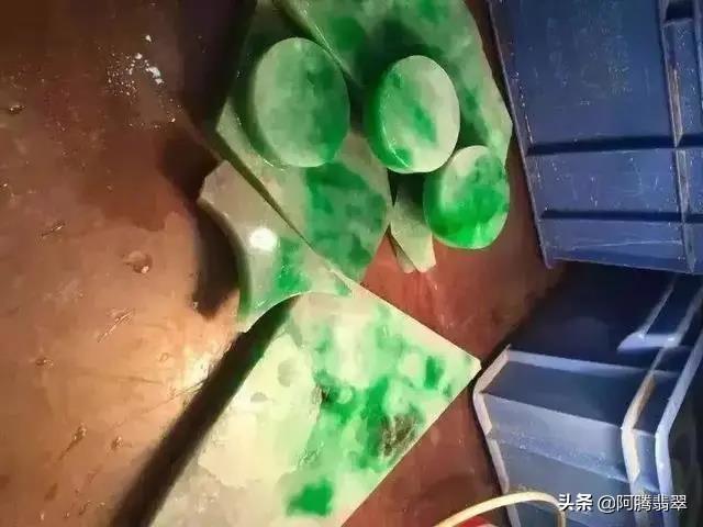 木纳翡翠原石莫湾基翡翠原石特点-第7张图片-翡翠网 木纳翡翠原石莫湾基翡翠原石特点-第7张图片-翡翠网