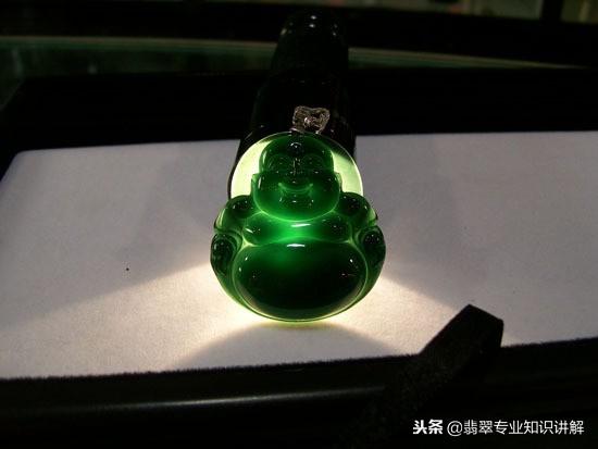 墨湾基翡翠原石开窗白里面能有绿吗,墨翡翠原石怎么鉴定-第1张图片-翡翠网 墨湾基翡翠原石开窗白里面能有绿吗,墨翡翠原石怎么鉴定-第1张图片-翡翠网